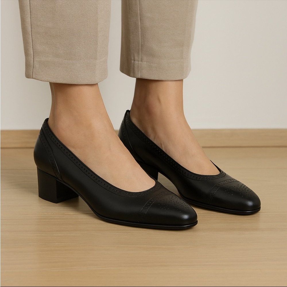 Vintage Italian Leather Black Wedge Pumps – Made in Italy minimalist